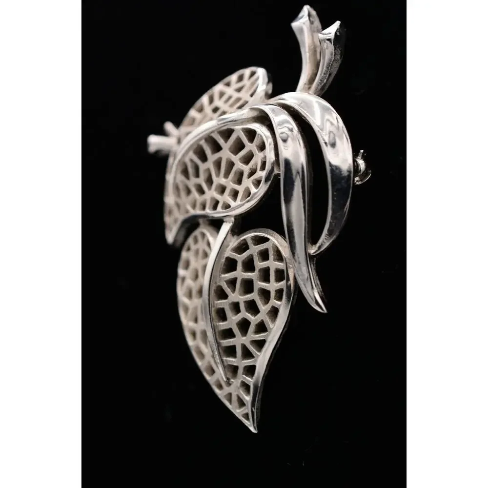 Crown Trifari Vintage Leaf Pin Brooch Brushed Silver Filigree Signed 1940s Bin5A